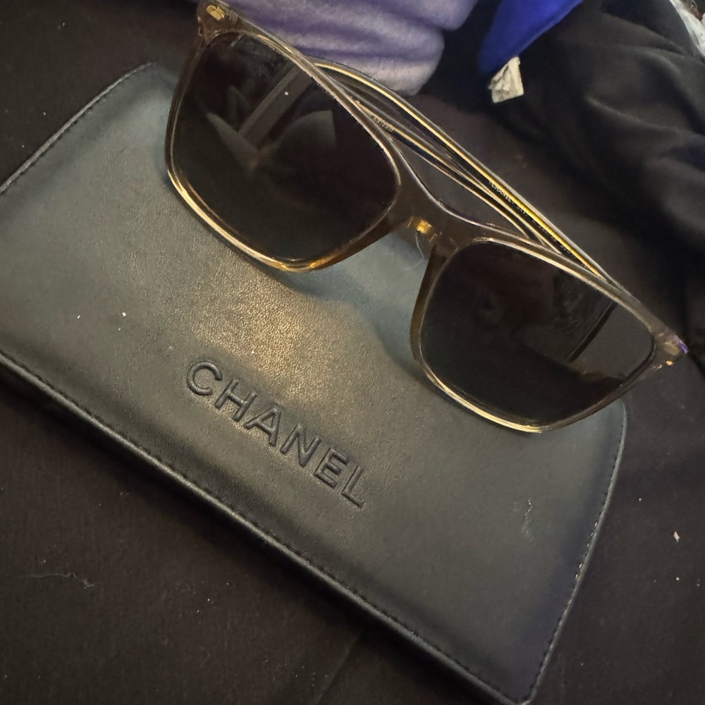 CHANEL Sunglasses with Black Case 5447 color 1090s5